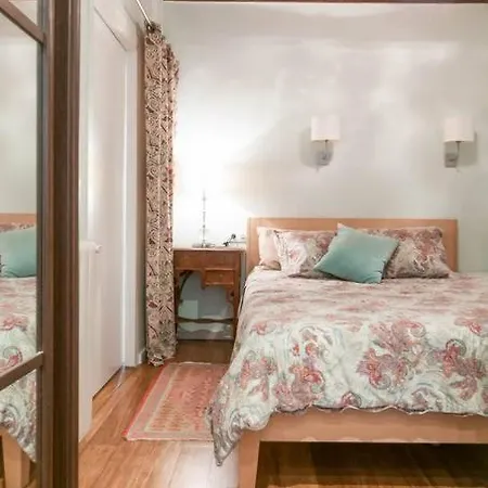 Explore Center From An Elegant Urban Retreat Apartamento