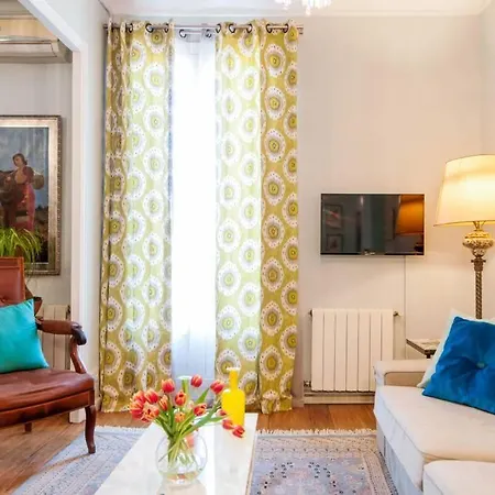 Explore Center From An Elegant Urban Retreat *