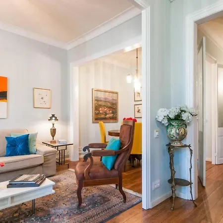 Explore Center From An Elegant Urban Retreat