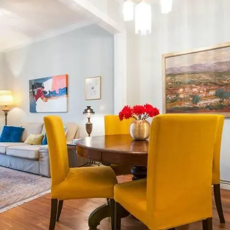 Explore Center From An Elegant Urban Retreat