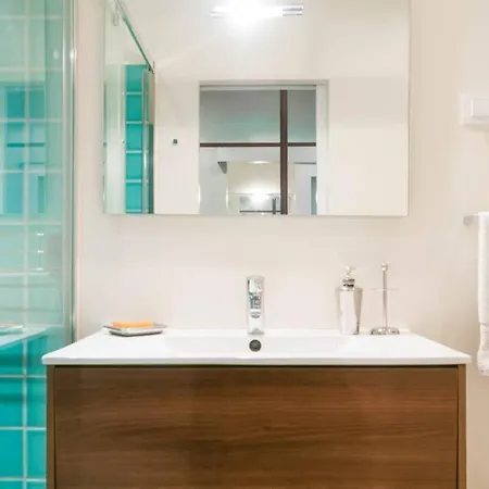 Explore Center From An Elegant Urban Retreat