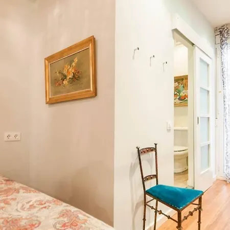 Explore Center From An Elegant Urban Retreat Apartamento
